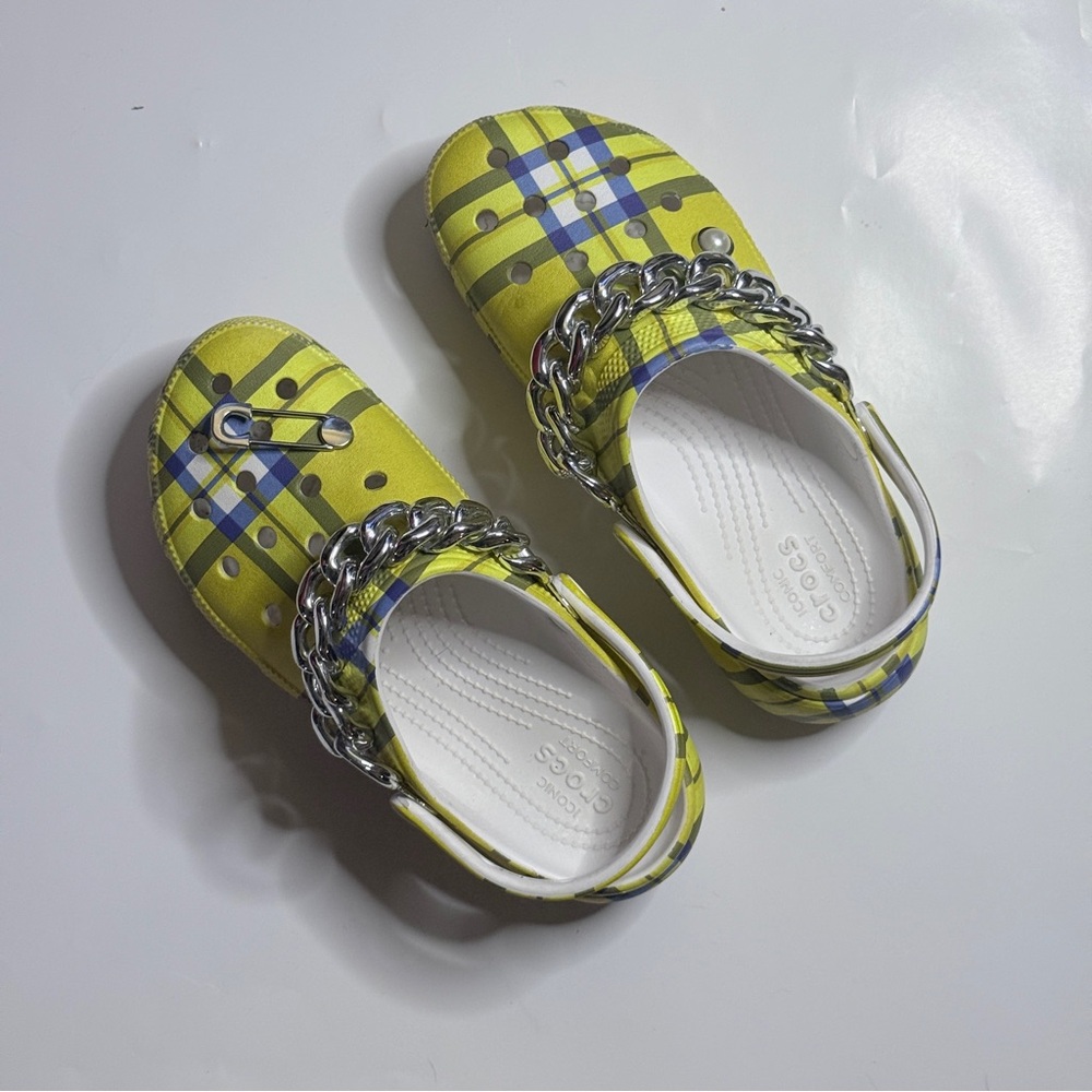 Clueless x Crocs collab women’s size 8